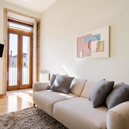 Hostwise - Stylish Flat With Balcony *