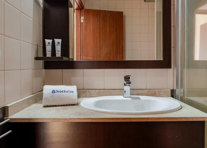 Hostwise - Stylish Flat With Balcony * Porto