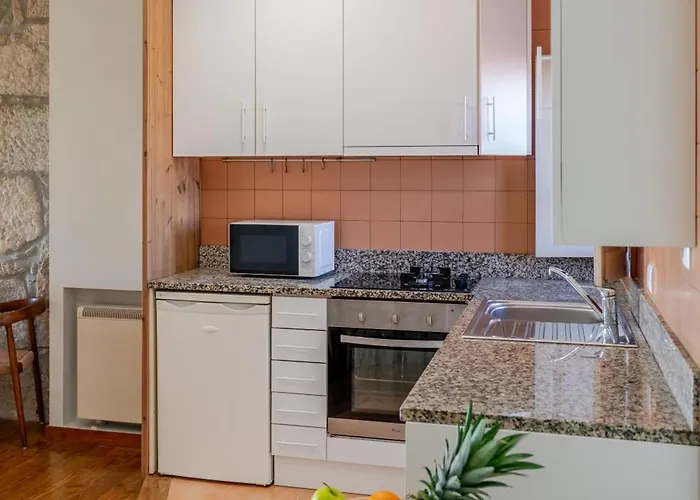 Apartment Hostwise - Stylish Flat With Balcony