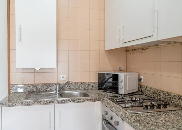 Hostwise - Stylish Flat With Balcony * Porto