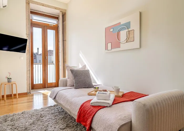 Hostwise - Stylish Flat With Balcony * Porto