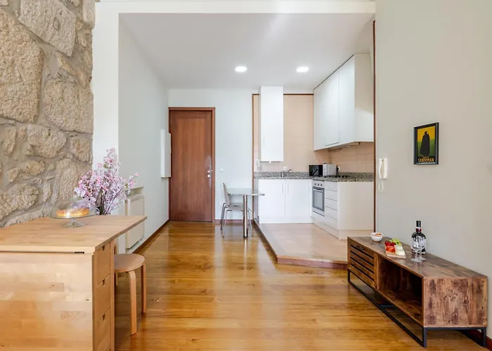 Hostwise - Stylish Flat With Balcony *