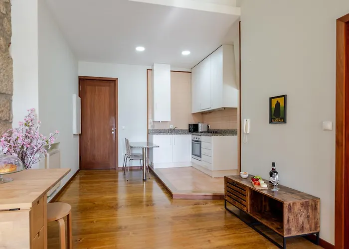 Apartment Hostwise - Stylish Flat With Balcony