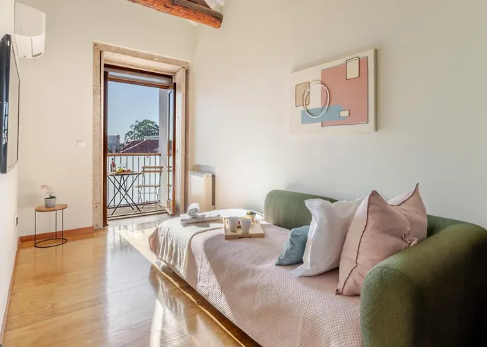 Hostwise - Stylish Flat With Balcony * بورتو