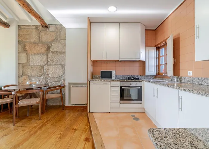 Hostwise - Stylish Flat With Balcony * بورتو