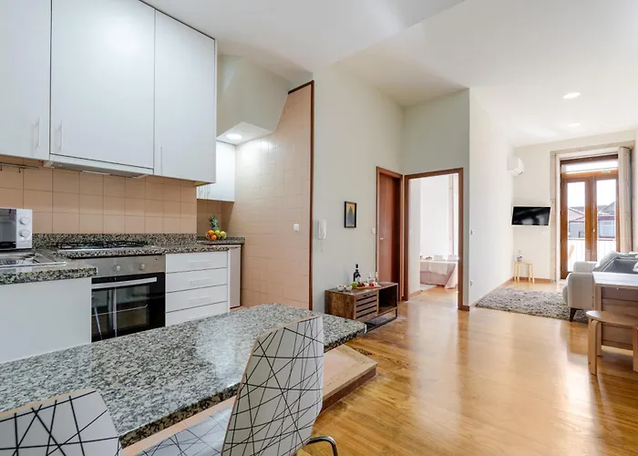 Hostwise - Stylish Flat With Balcony * بورتو