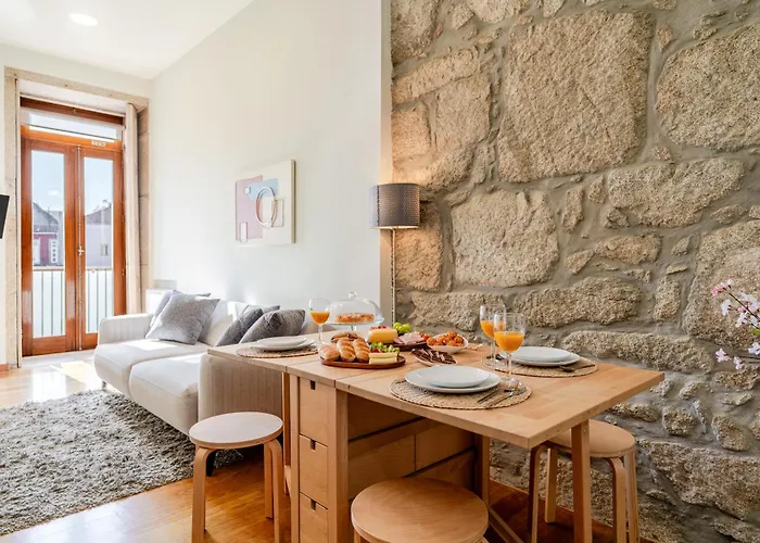 Hostwise - Stylish Flat With Balcony شقة *